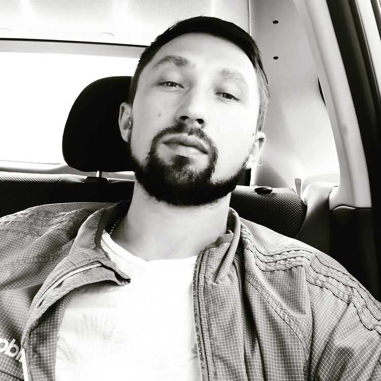  ,   Viktor, 32 ,   ,   , c , 