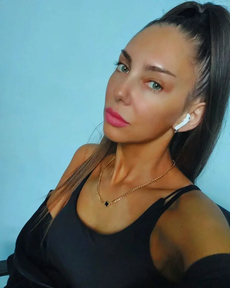  42910278  VIKA, 36 ,    