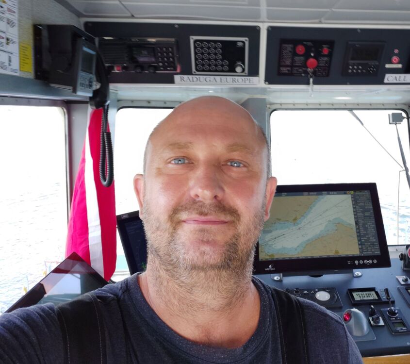  24361638  Viking, 49 ,    