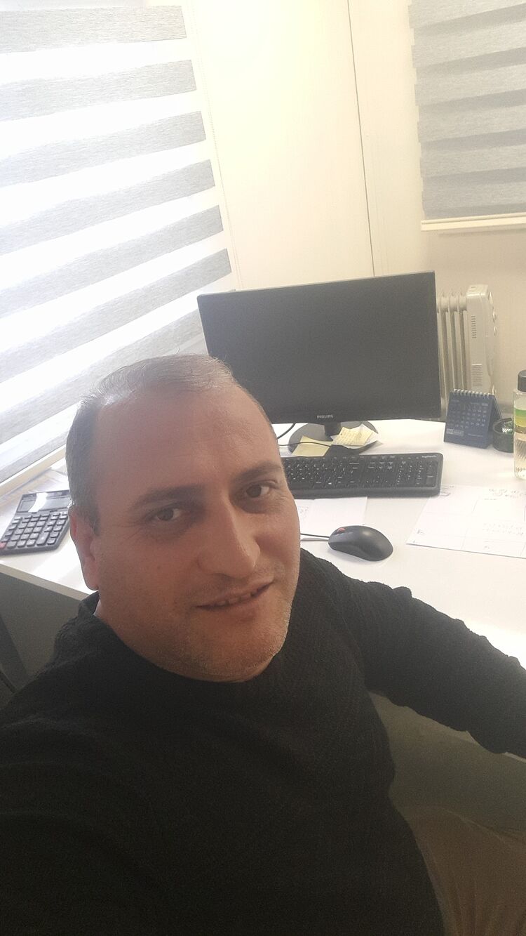  43702488  Rustem, 43 ,    