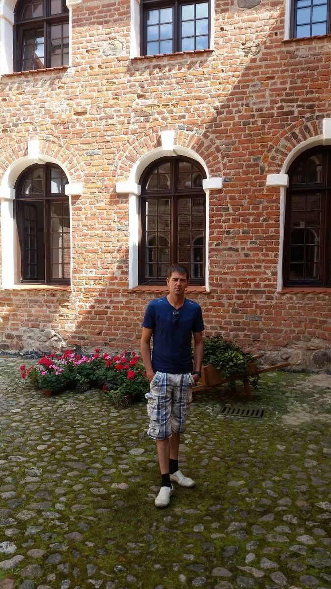  ,   Kestutis, 44 ,   ,   , c , 