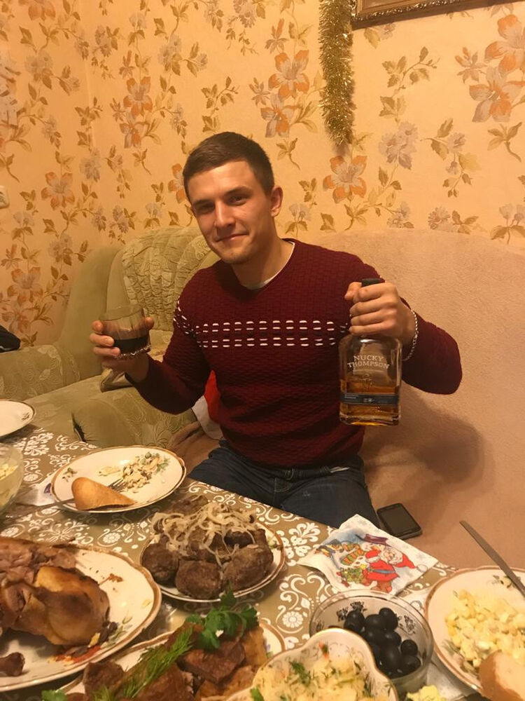  18375798  Alex, 32 ,    