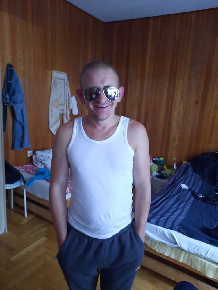  23973678  Maksym, 40 ,    