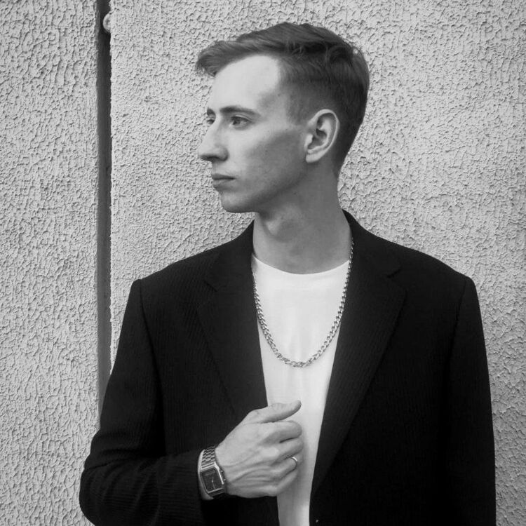  49099388  Roman, 24 ,    Charenton-Le-Pont