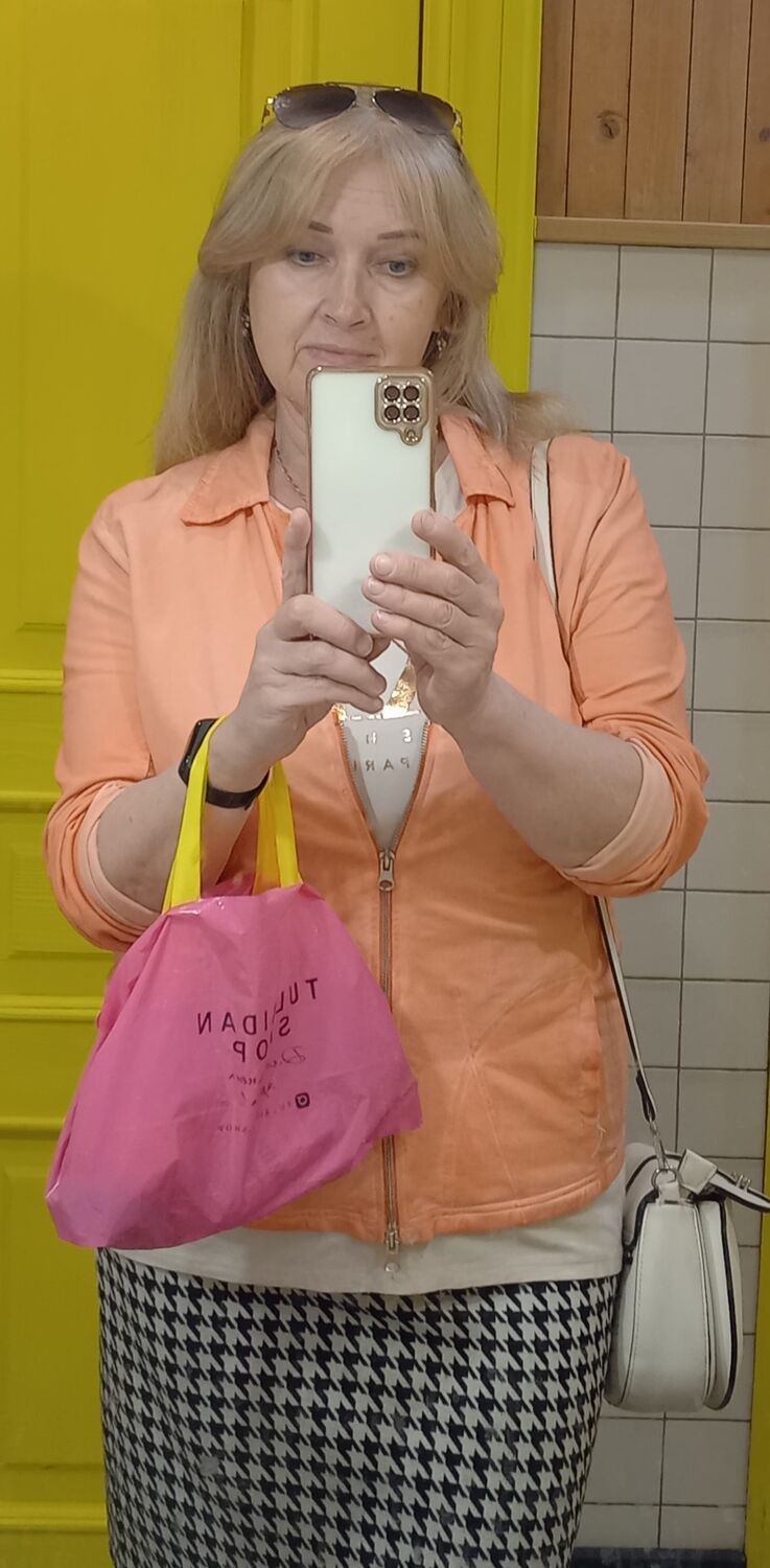  53256138  Inna, 64 ,    