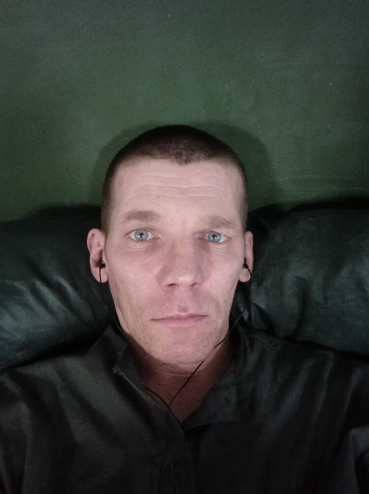  32819888  Denis, 47 ,    