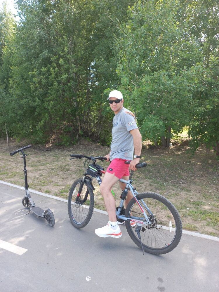  39996888  Ivan, 44 ,     