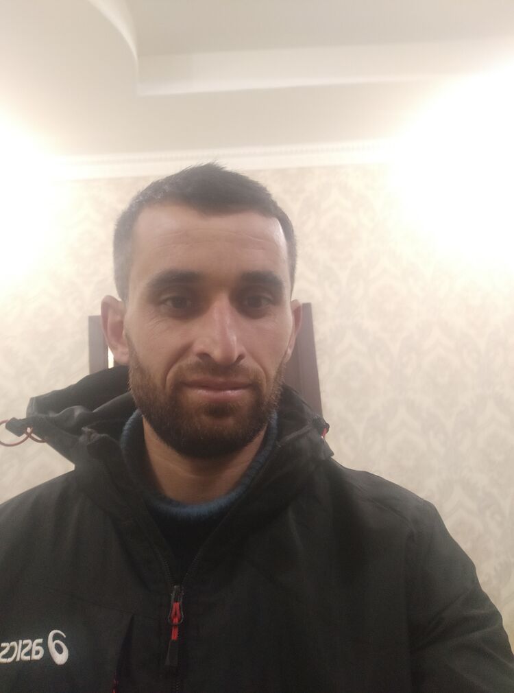 47523068  Artur, 35 ,    