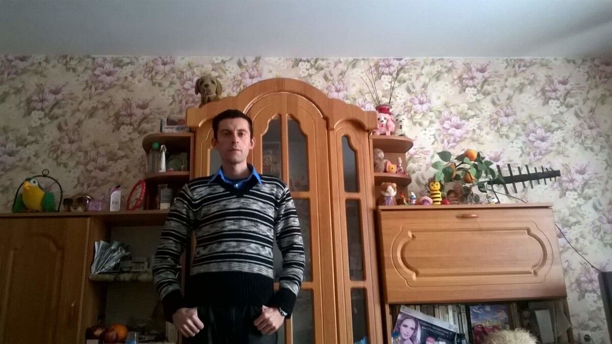  18268988  Dmitri, 32 ,    