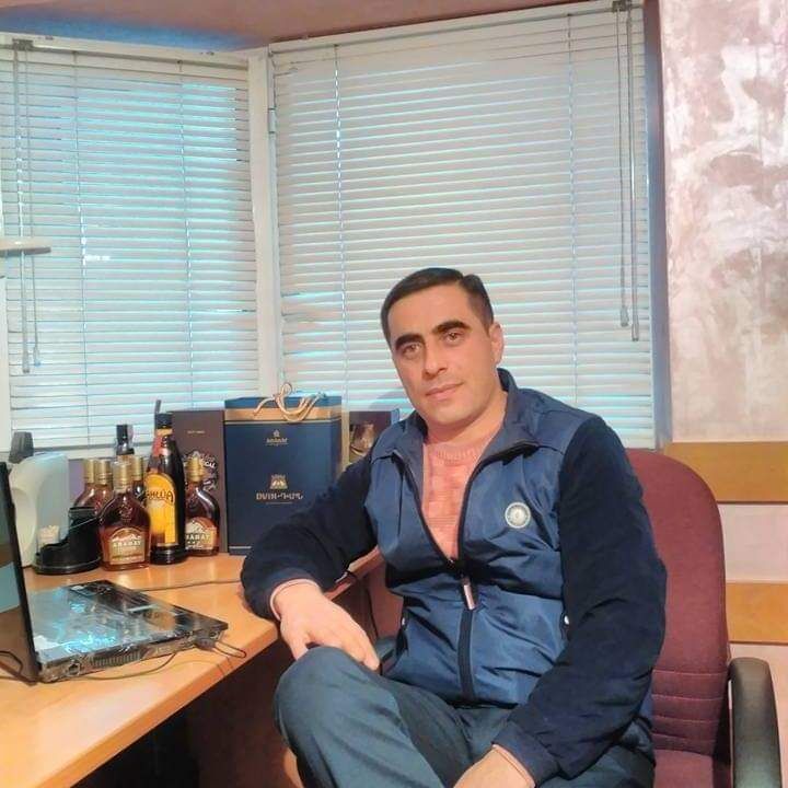  44592308  Arman, 45 ,    
