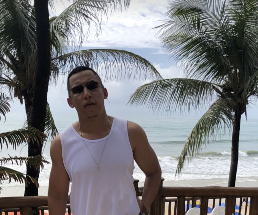  --,   Luiz, 32 ,   ,   