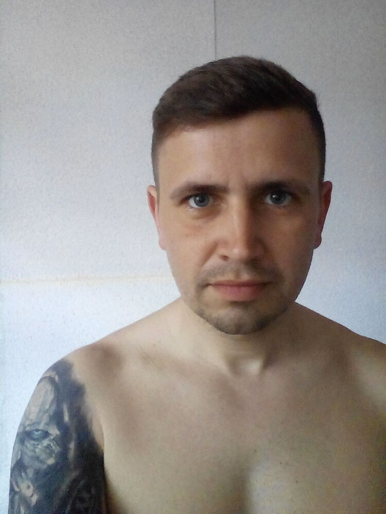  10027778  Oleksandr, 39 ,    