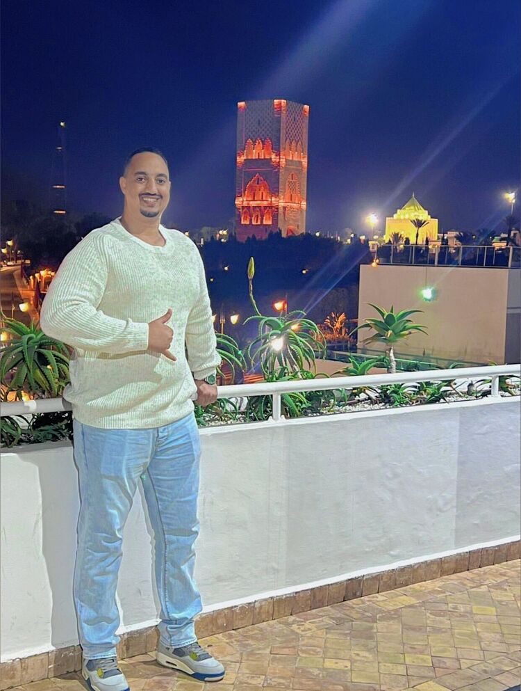  48017398  Issam, 41 ,    