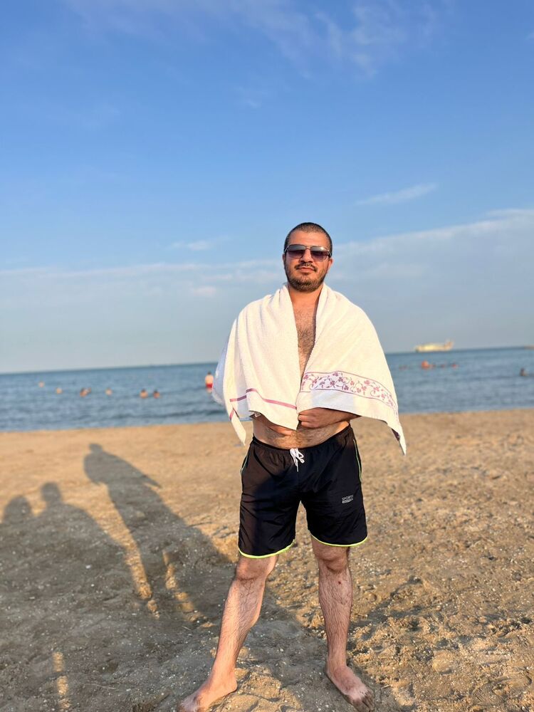  53090158  Ceyhun, 33 ,    