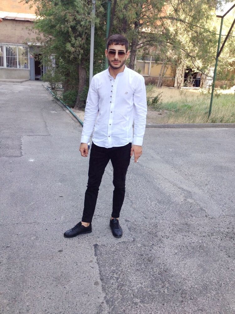  ,   Razmik, 28 ,   ,   