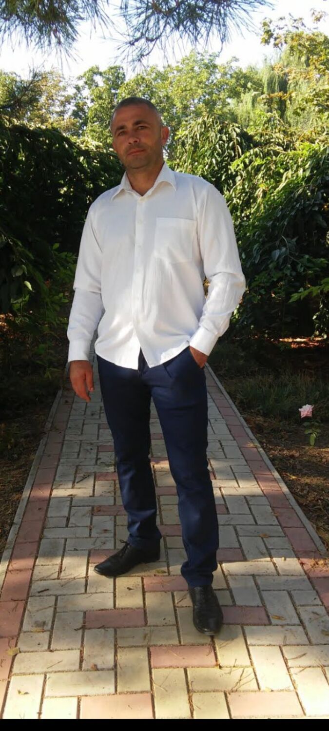  44570708  Sergiu, 41 ,    