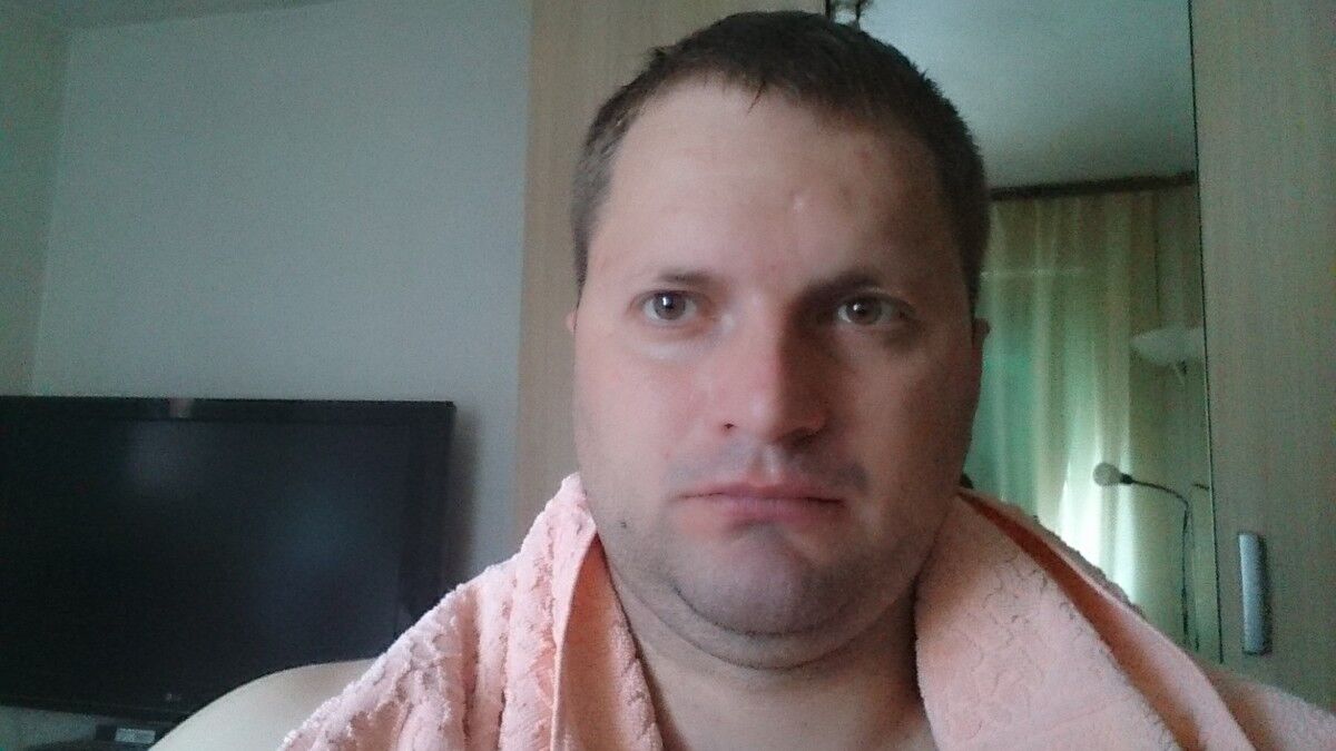  4853328  Bojan, 41 ,    