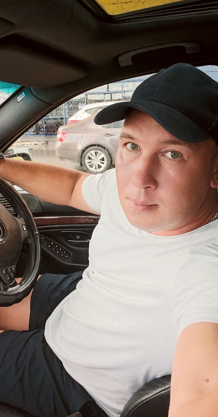  46524068  Viktor, 40 ,    