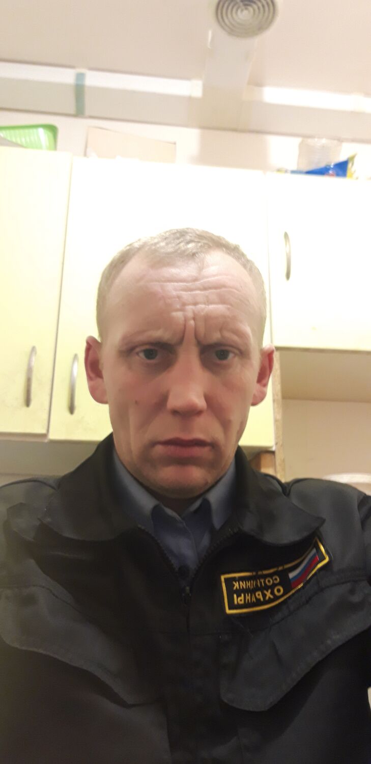  38919958  Andrei, 42 ,    