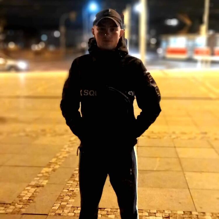  45180208  Petr, 27 ,    