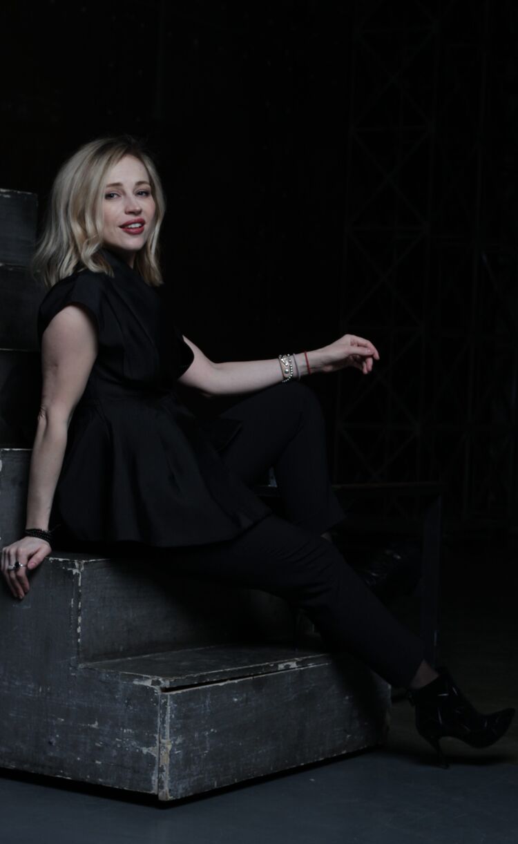  26877858  Marina, 39 ,    