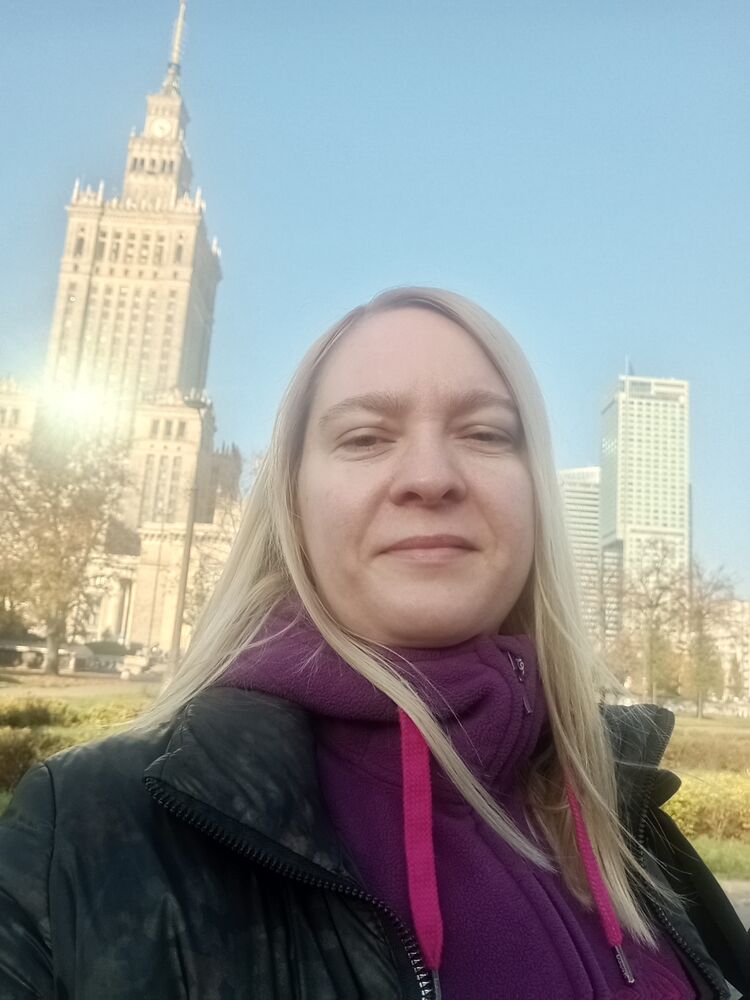  ,   Nadia, 37 ,   ,   