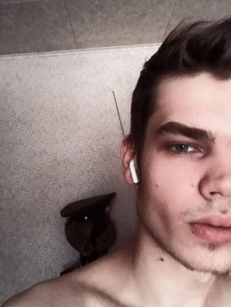  33348978  Nikolas, 25 ,    