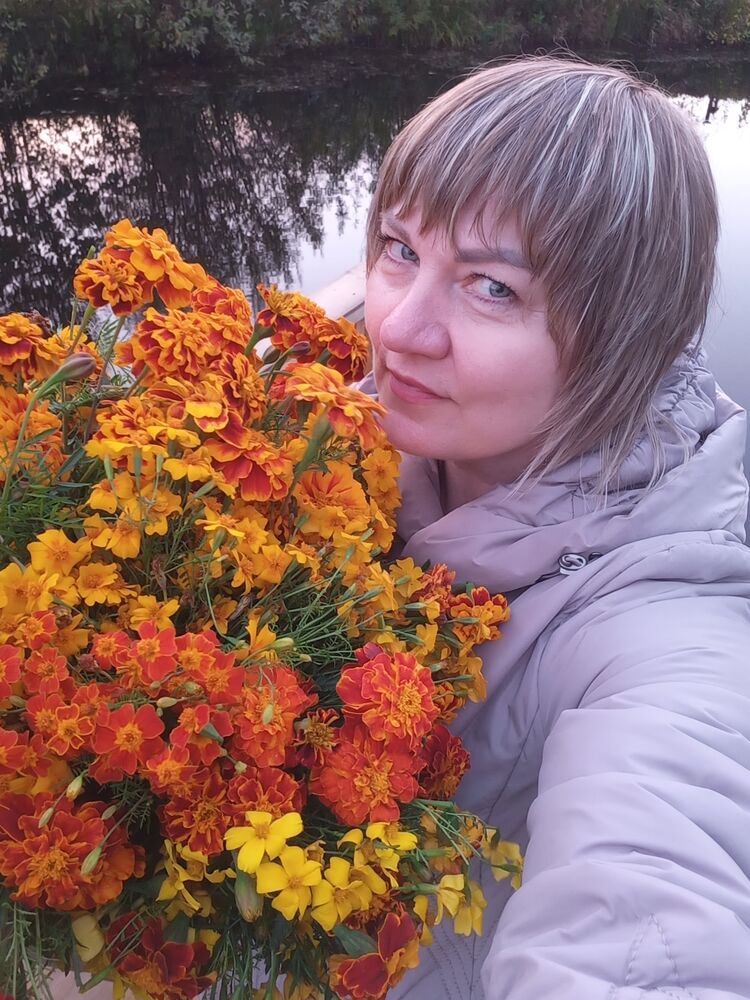  54684958  Elena, 54 ,    