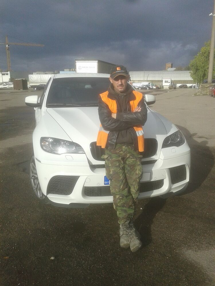  10870338  Artem, 45 ,    
