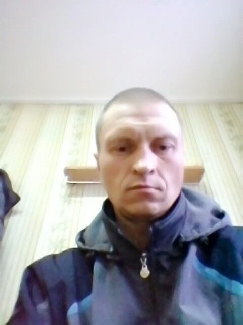  7937088  Andrei, 48 ,    
