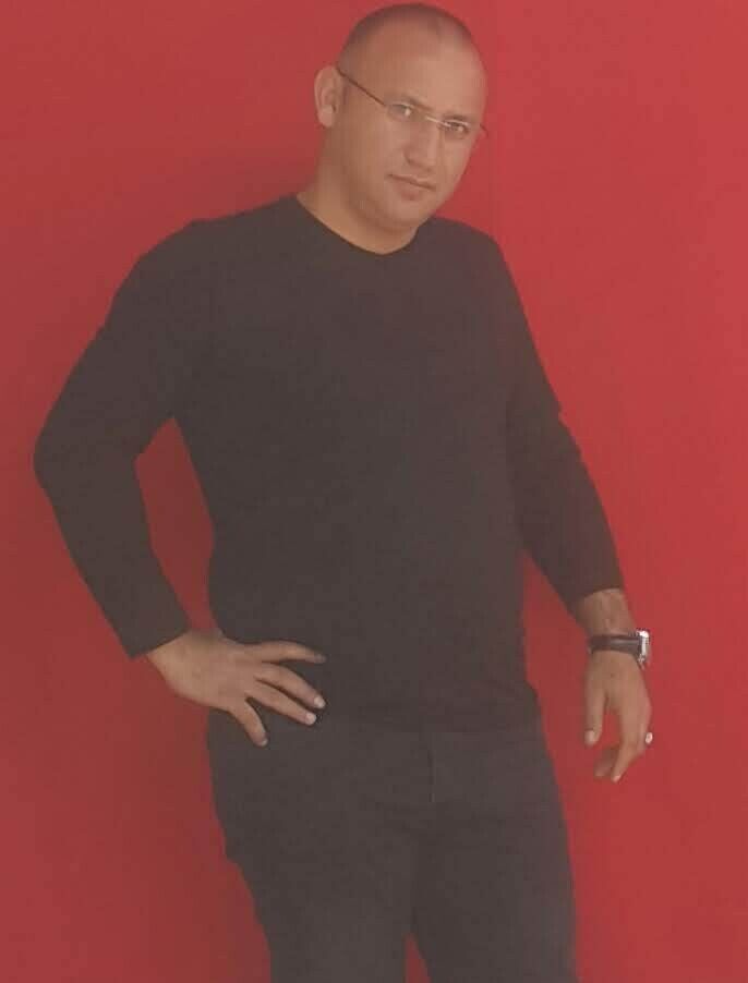  21421828  Kamil, 44 ,    
