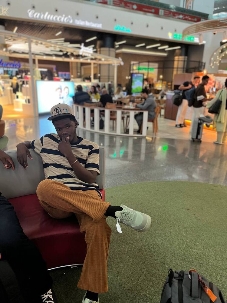  54245818  Adam, 25 ,    