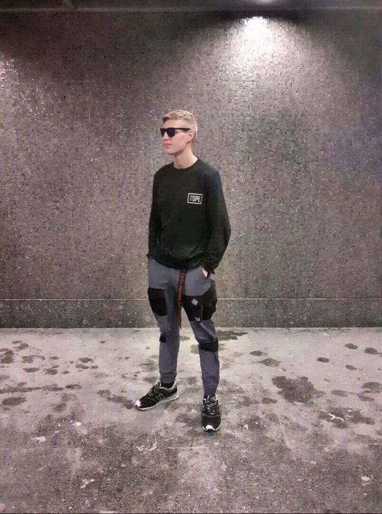  39058158  , 21 ,    -