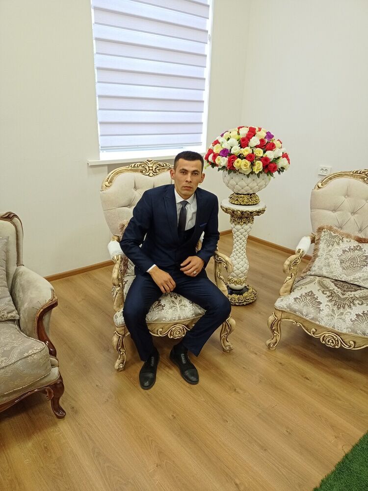  21781578  Oybek, 33 ,    