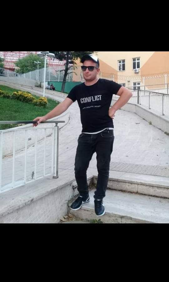  44903778  Levani, 39 ,    