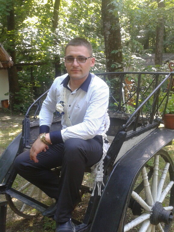  5256568  Daniel, 37 ,    