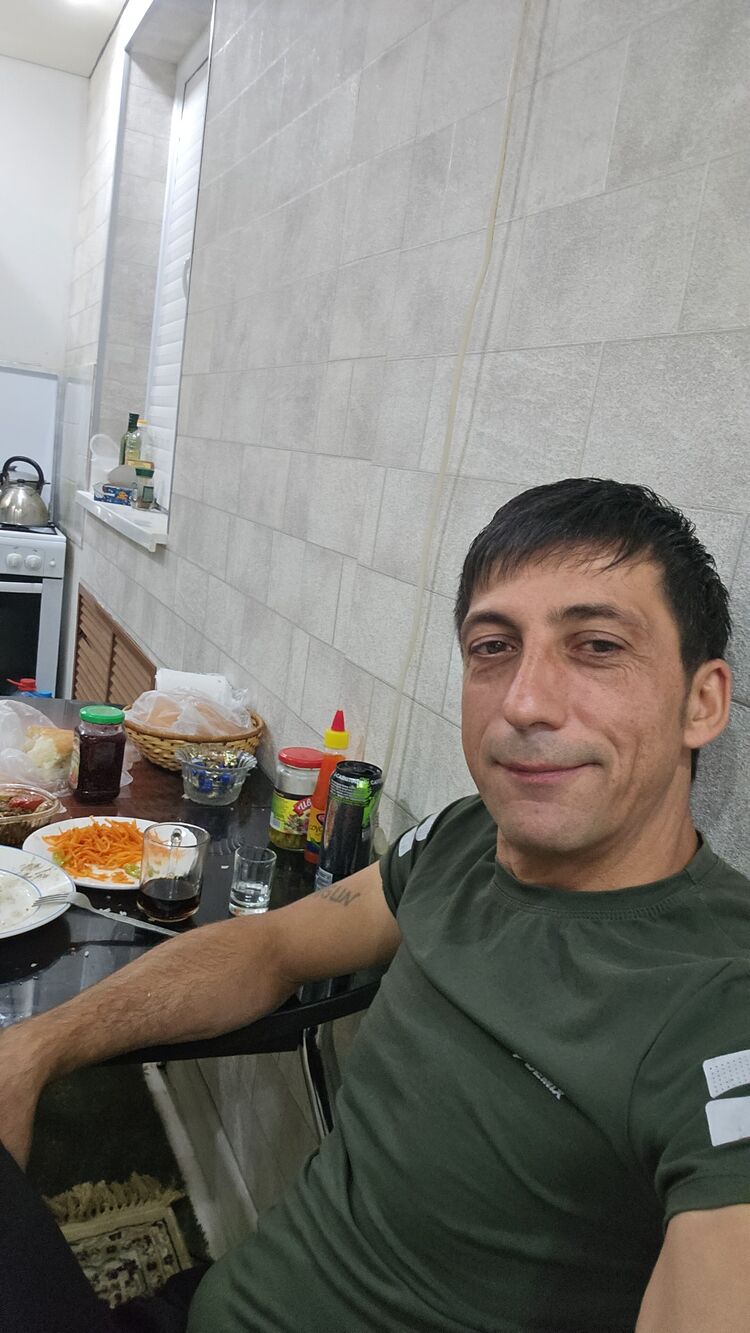  37732348  , 42 ,    