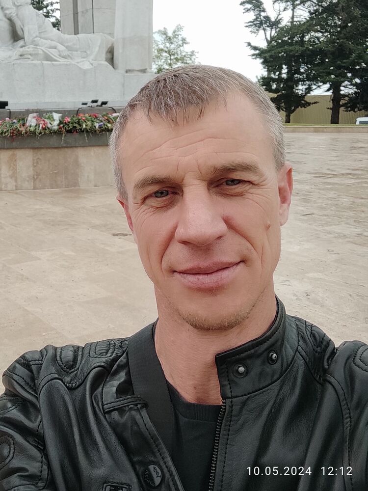  54349778  Pavel, 46 ,    