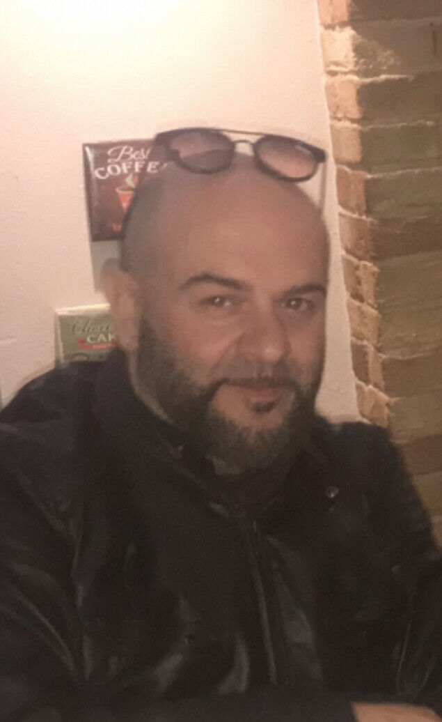  22017348  Roberto, 48 ,    