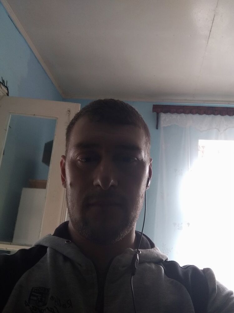  16111468  Ionel, 37 ,    