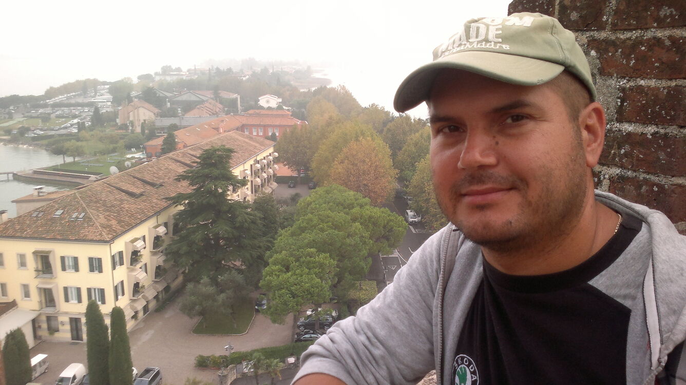  47219948  Vittorio, 48 ,    