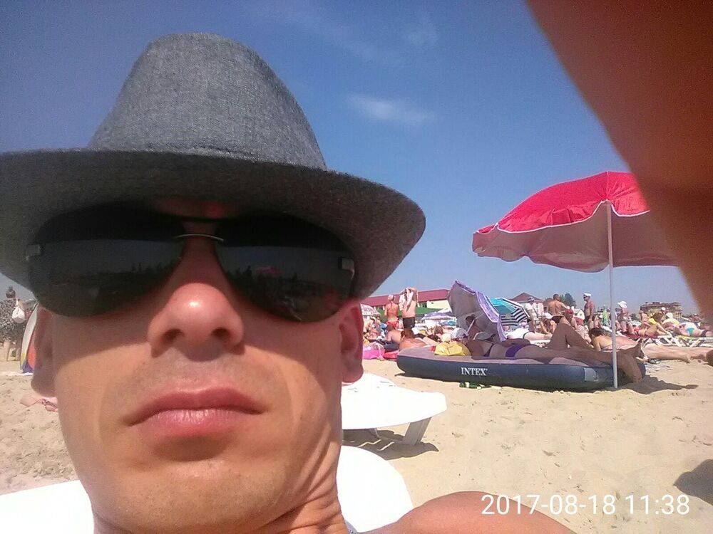  10561628  Nikola, 33 ,    