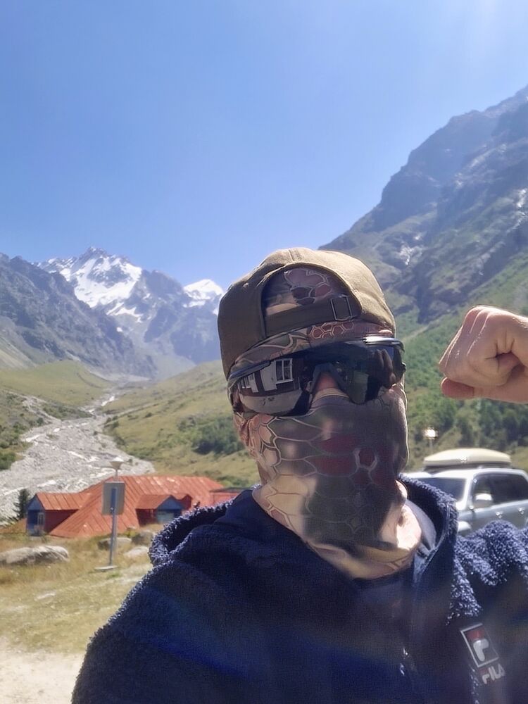  ,   Viktor, 33 ,   ,   