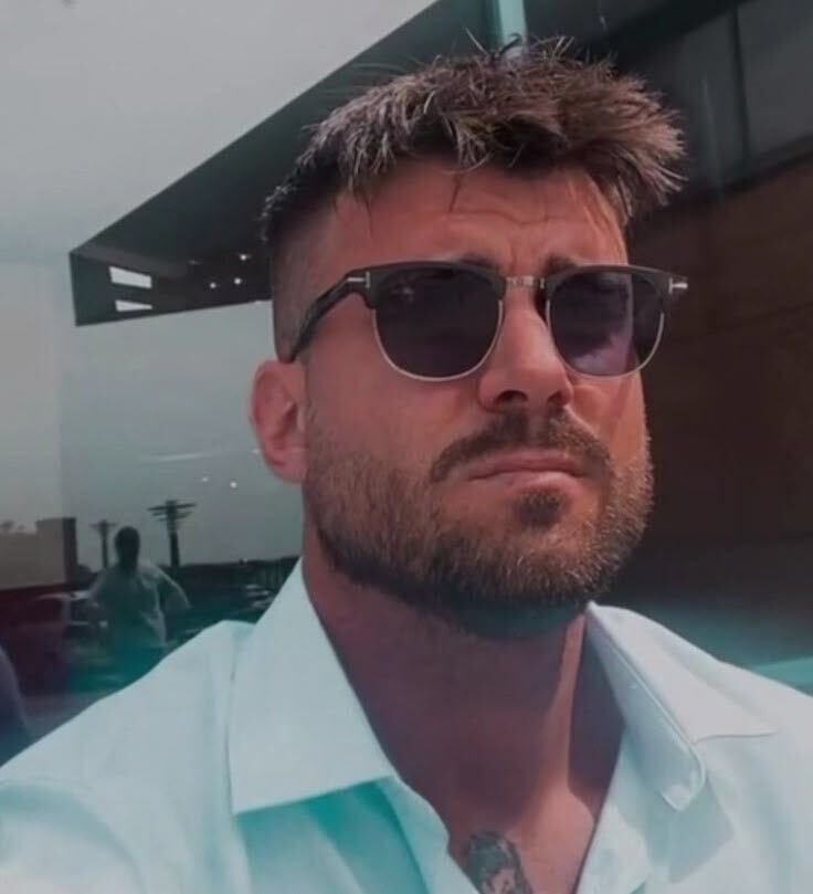  54281798  Walton, 42 ,    