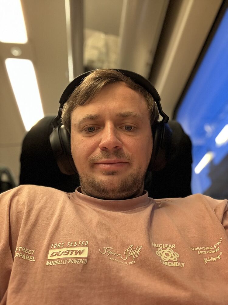  Herceg-Novi,   Maxim, 26 ,   ,   , 