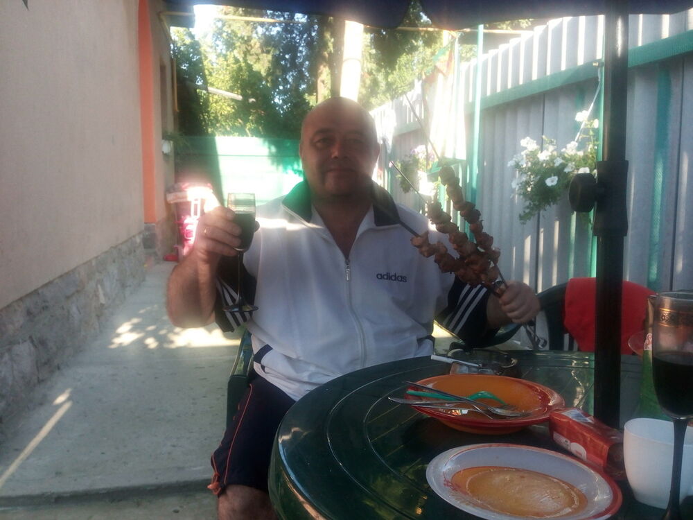  10187558  Istvan, 48 ,    