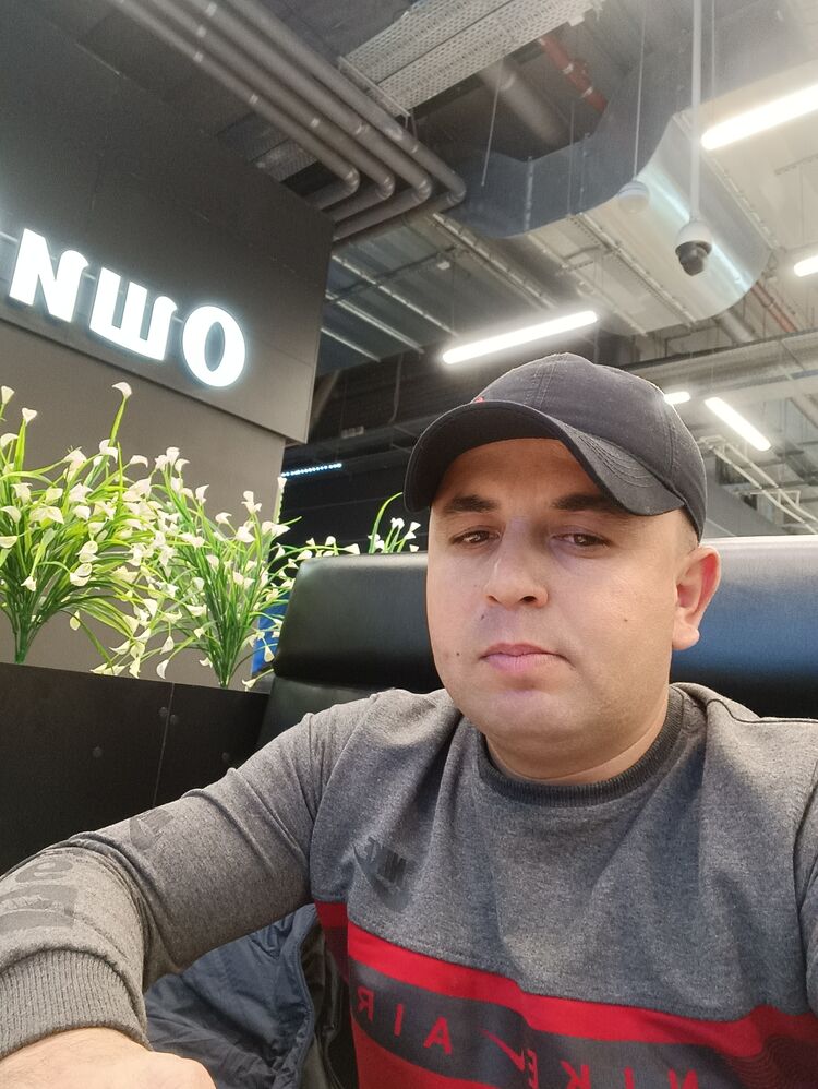  30506628  Zurab, 40 ,    