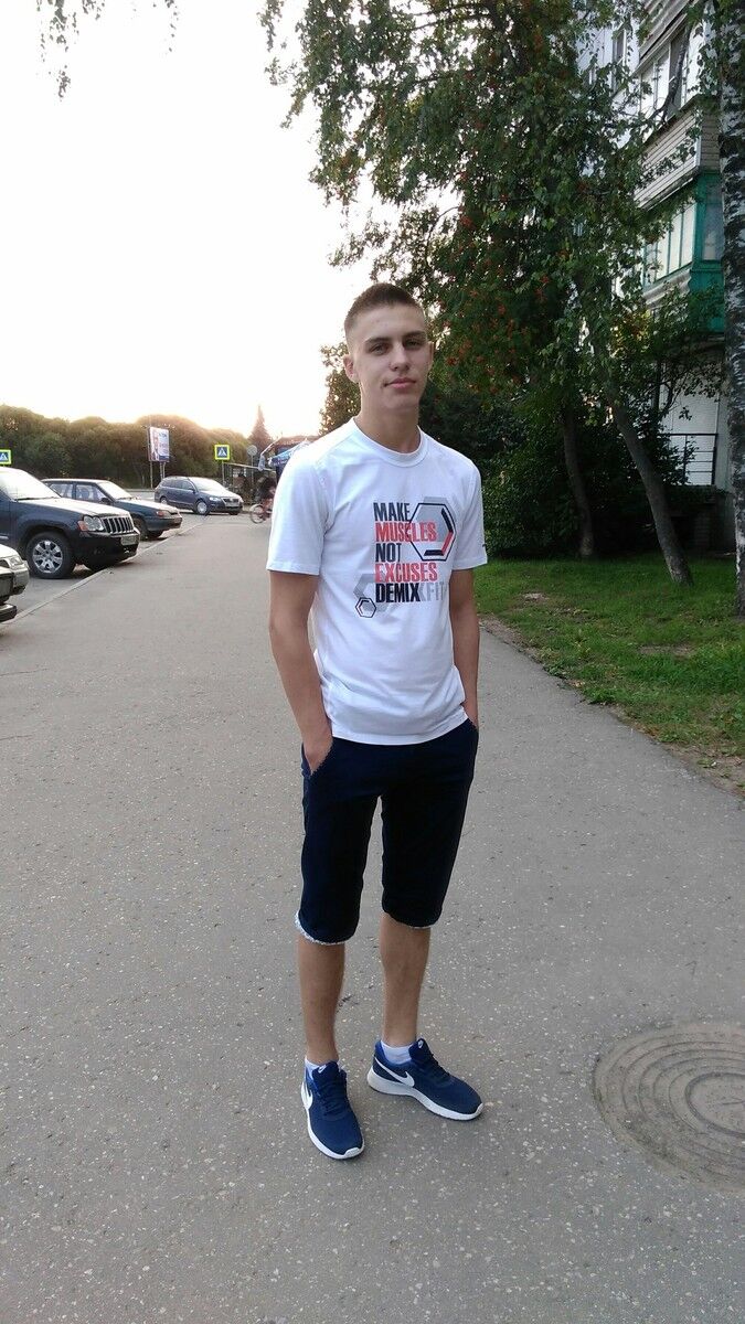  7897038  Pavel, 29 ,    