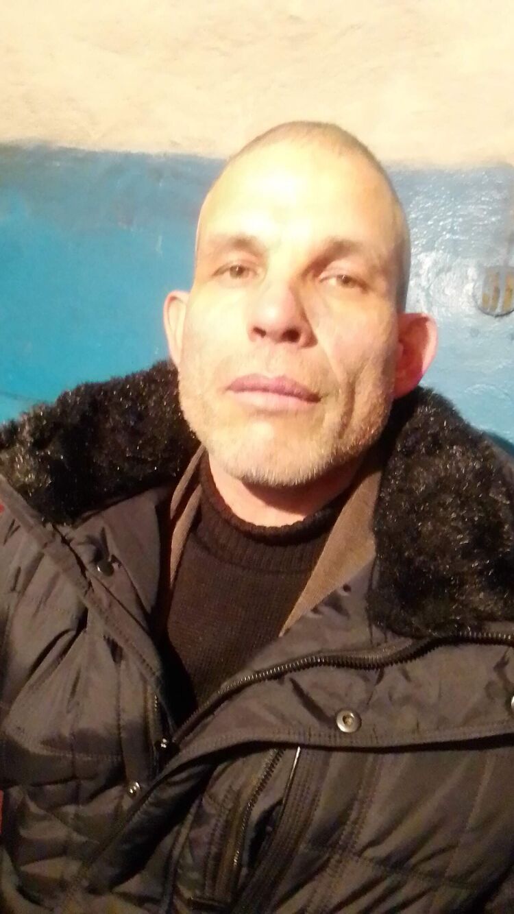  ,   Viktor, 52 ,   ,   