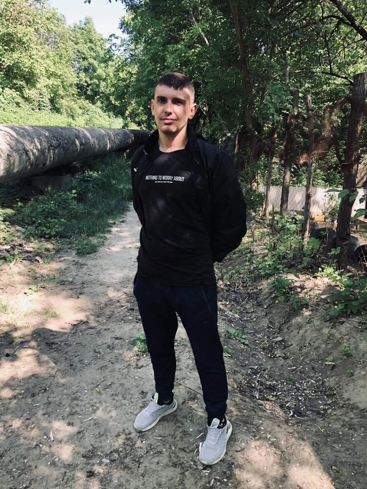  ,   Valentin, 28 ,   ,   